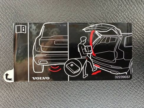 Used 2022 Volvo XC90 T8 R-Design w/ Advanced Package image 12