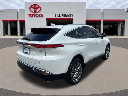 Used 2023 Toyota Venza XLE AWD/4WD image 7