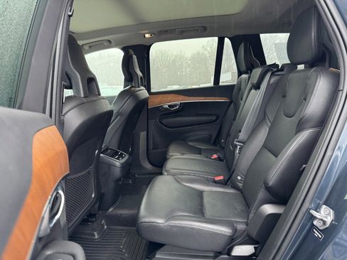 Used 2021 Volvo XC90 T6 Momentum image 16