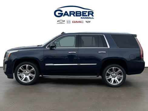 Used 2017 Cadillac Escalade Luxury image 2