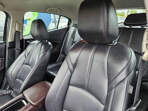 Used 2018 MAZDA MAZDA3 Touring FWD image 16