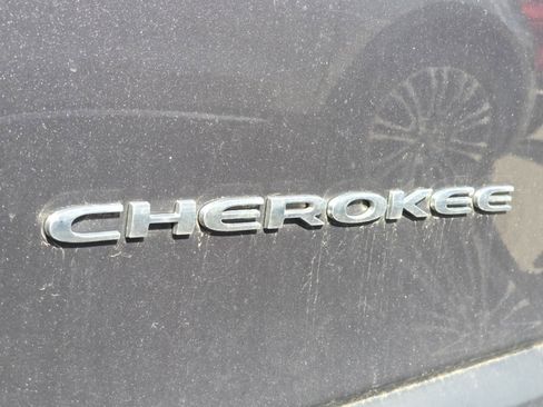 Used 2016 Jeep Cherokee Latitude AWD/4WD image 10
