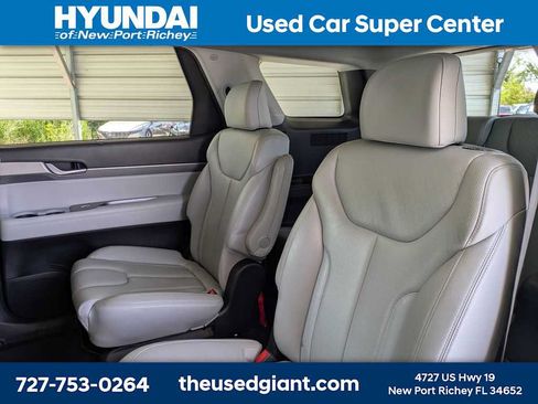 Used 2022 Hyundai Palisade SEL w/ Premium Package FWD image 16