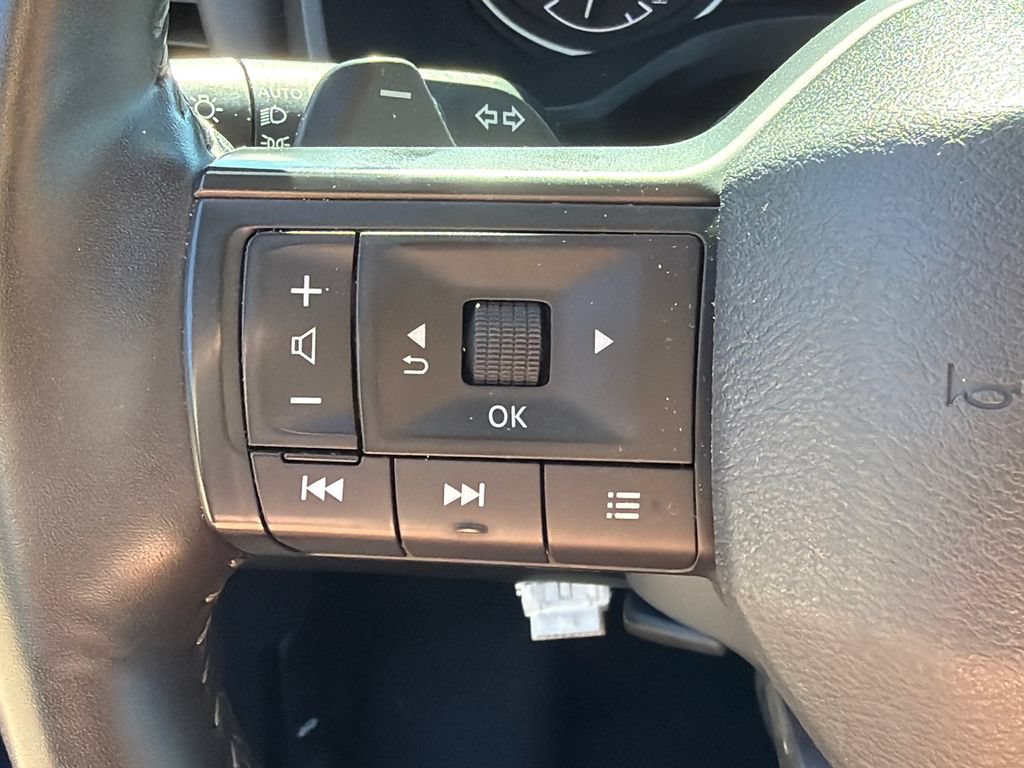 Used 2025 Nissan Rogue SV FWD image 24