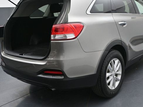 Used 2017 Kia Sorento AWD w/ LX Convenience Package image 14