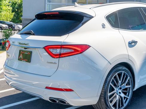 Used 2018 Maserati Levante S GranLusso AWD/4WD image 16