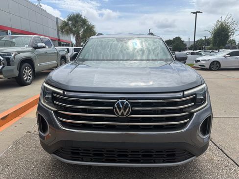 Used 2025 Volkswagen Atlas SE FWD image 12