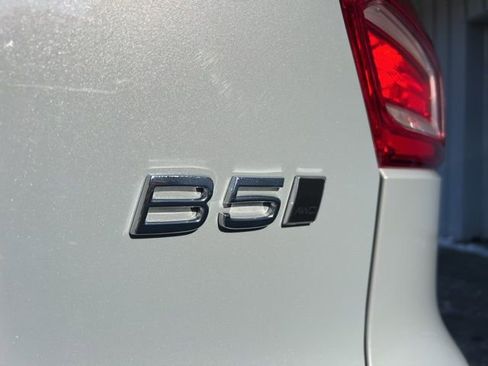 Certified 2025 Volvo XC40 B5 Plus image 15