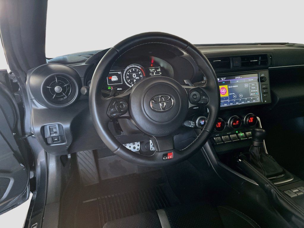 Used 2026 Toyota GR86 Premium w/ ALL Weather Mat Package (TMS) RWD image 22
