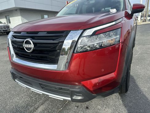 Certified 2024 Nissan Pathfinder SL image 38