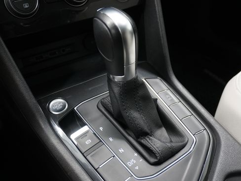 Used 2019 Volkswagen Tiguan SE image 20