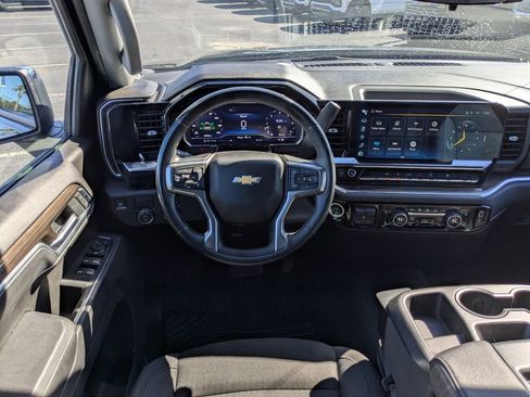 Certified 2025 Chevrolet Silverado 1500 LT image 18