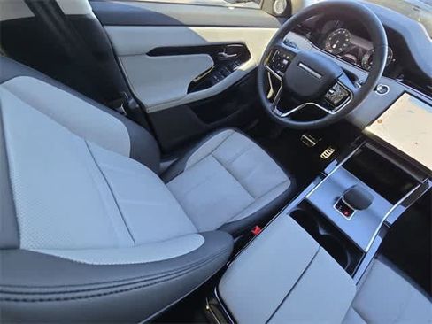 Used 2025 Land Rover Range Rover Evoque Dynamic SE image 15