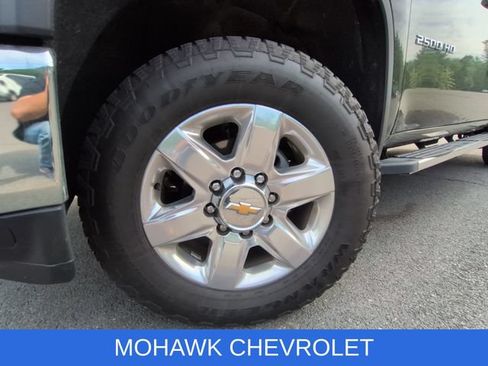 Used 2022 Chevrolet Silverado 2500 LTZ w/ LTZ Premium Package AWD/4WD image 8