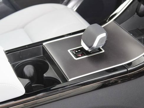 New 2026 Land Rover Range Rover Velar Dynamic SE image 21