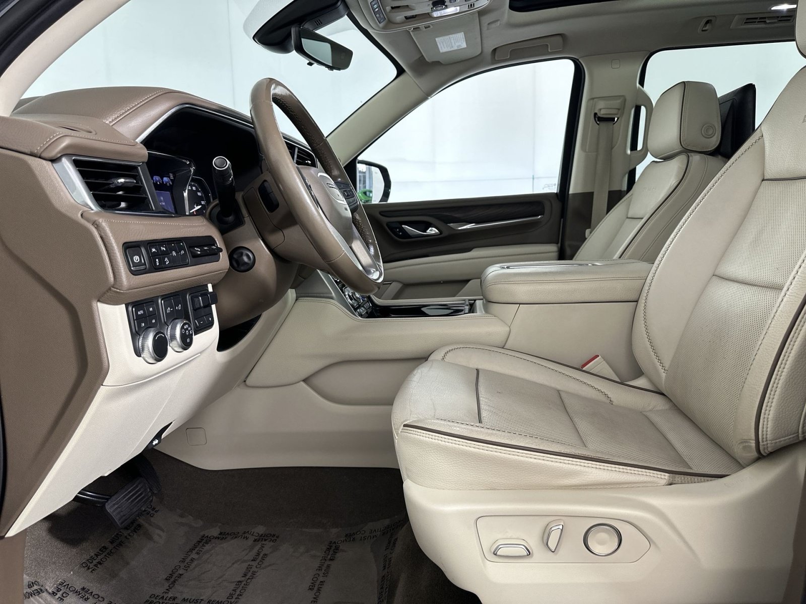 Used 2021 GMC Yukon XL Denali w/ Denali Premium Package AWD/4WD image 13