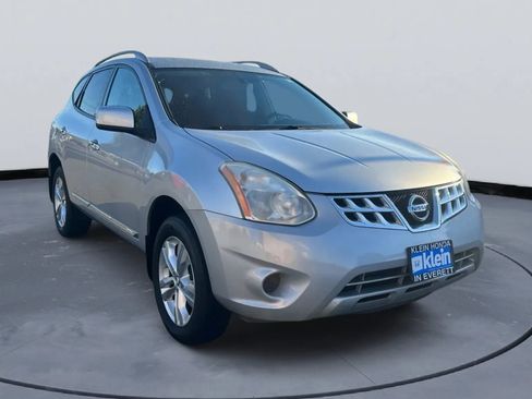 Used 2013 Nissan Rogue SV image 3
