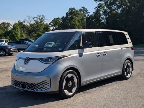 Used 2025 Volkswagen ID. Buzz Pro S Plus RWD image 5