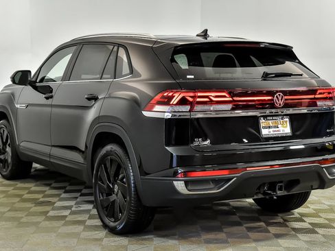Certified 2026 Volkswagen Atlas Cross Sport SE w/ Panoramic Sunroof Package AWD/4WD image 4