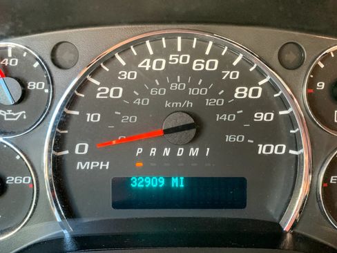 Used 2018 Chevrolet Express 2500 w/ Driver Convenience Package RWD image 11