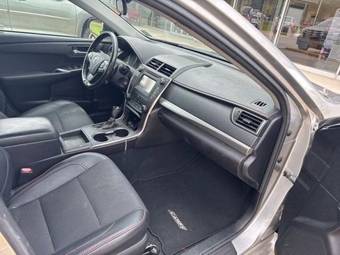 Used 2017 Toyota Camry SE FWD image 14