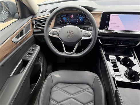 Certified 2025 Volkswagen Atlas SE image 20