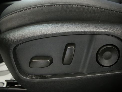 Used 2025 Chevrolet Equinox LT w/ Convenience Package II AWD/4WD image 25