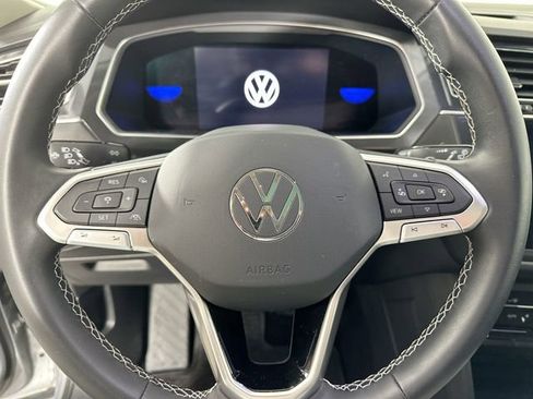 Used 2022 Volkswagen Tiguan SE image 21