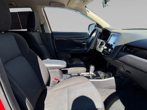 Used 2020 Mitsubishi Outlander ES image 15