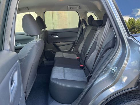 Used 2025 Nissan Rogue SV image 28