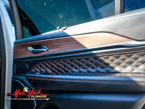 Used 2022 Jeep Grand Cherokee L Summit w/ Luxury Tech Group V image 19