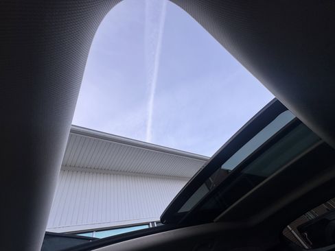 Used 2022 Buick Envision Avenir w/ Technology Package II image 19