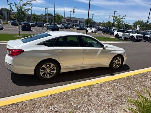 Used 2018 Honda Accord LX image 7