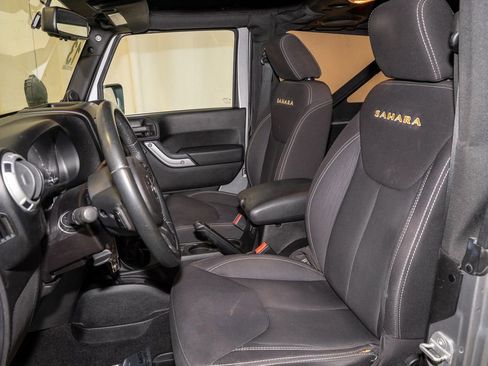 Used 2013 Jeep Wrangler Sahara image 10