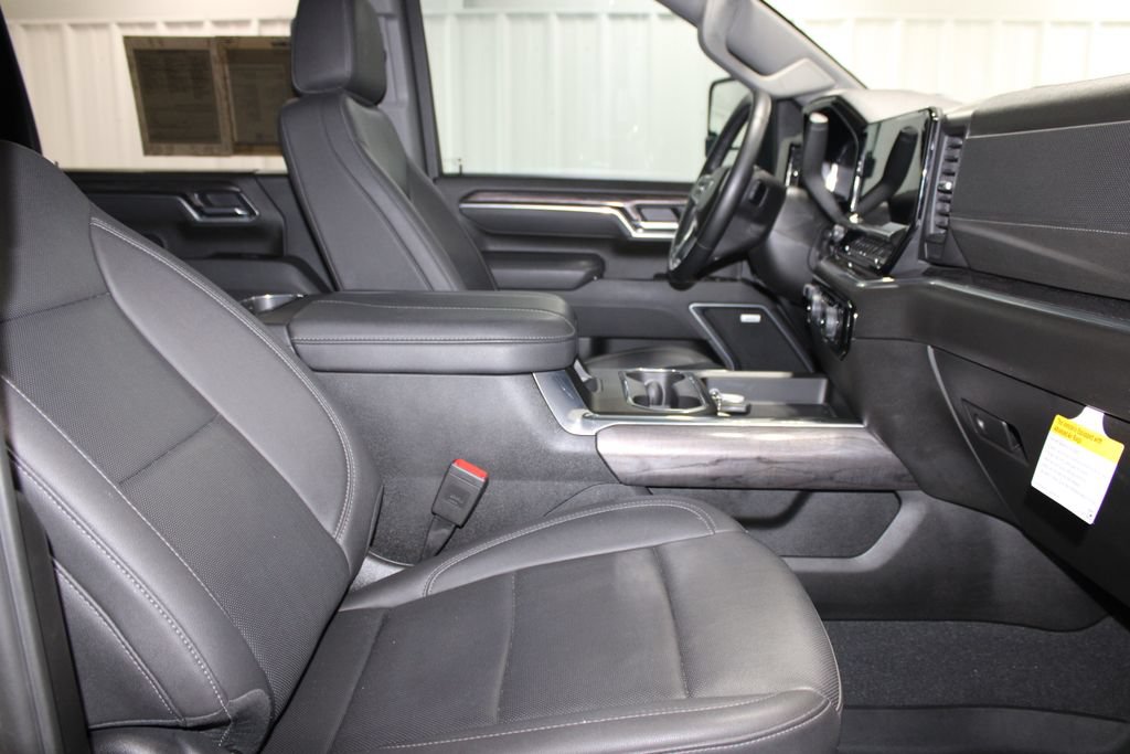 Used 2025 Chevrolet Silverado 2500 LTZ w/ LTZ Plus Package AWD/4WD image 34