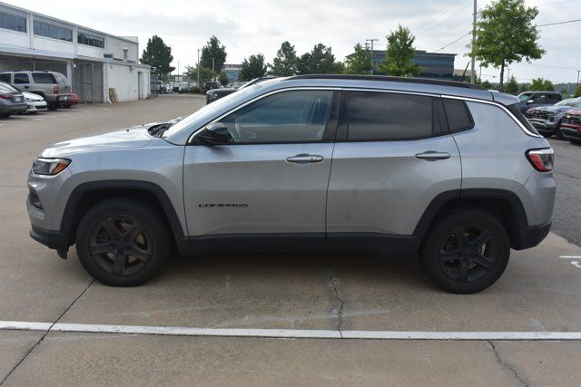 Used 2024 Jeep Compass Latitude AWD/4WD image 7