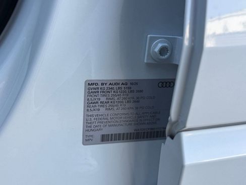 New 2025 Audi Q3 2.0T Premium image 19