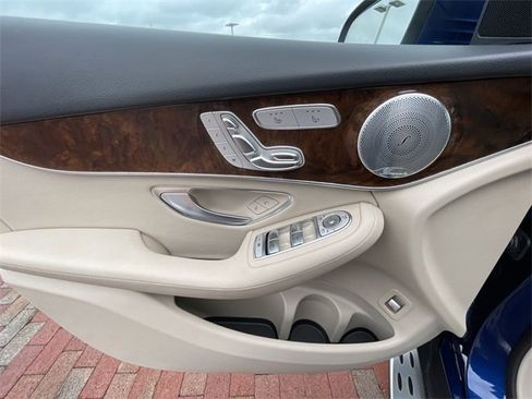 Used 2019 Mercedes-Benz GLC 300 image 12