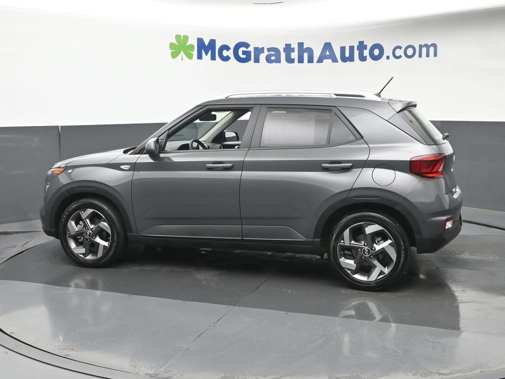 Used 2025 Hyundai Venue SEL FWD image 25