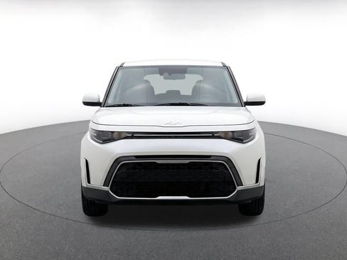 Used 2025 Kia Soul LX w/ LX Technology Package FWD image 2