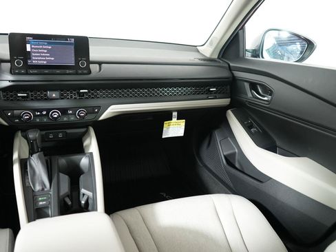 Certified 2025 Honda Accord SE image 11