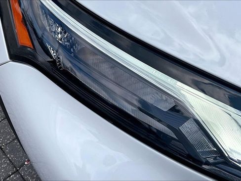 Used 2023 Nissan Rogue S image 29