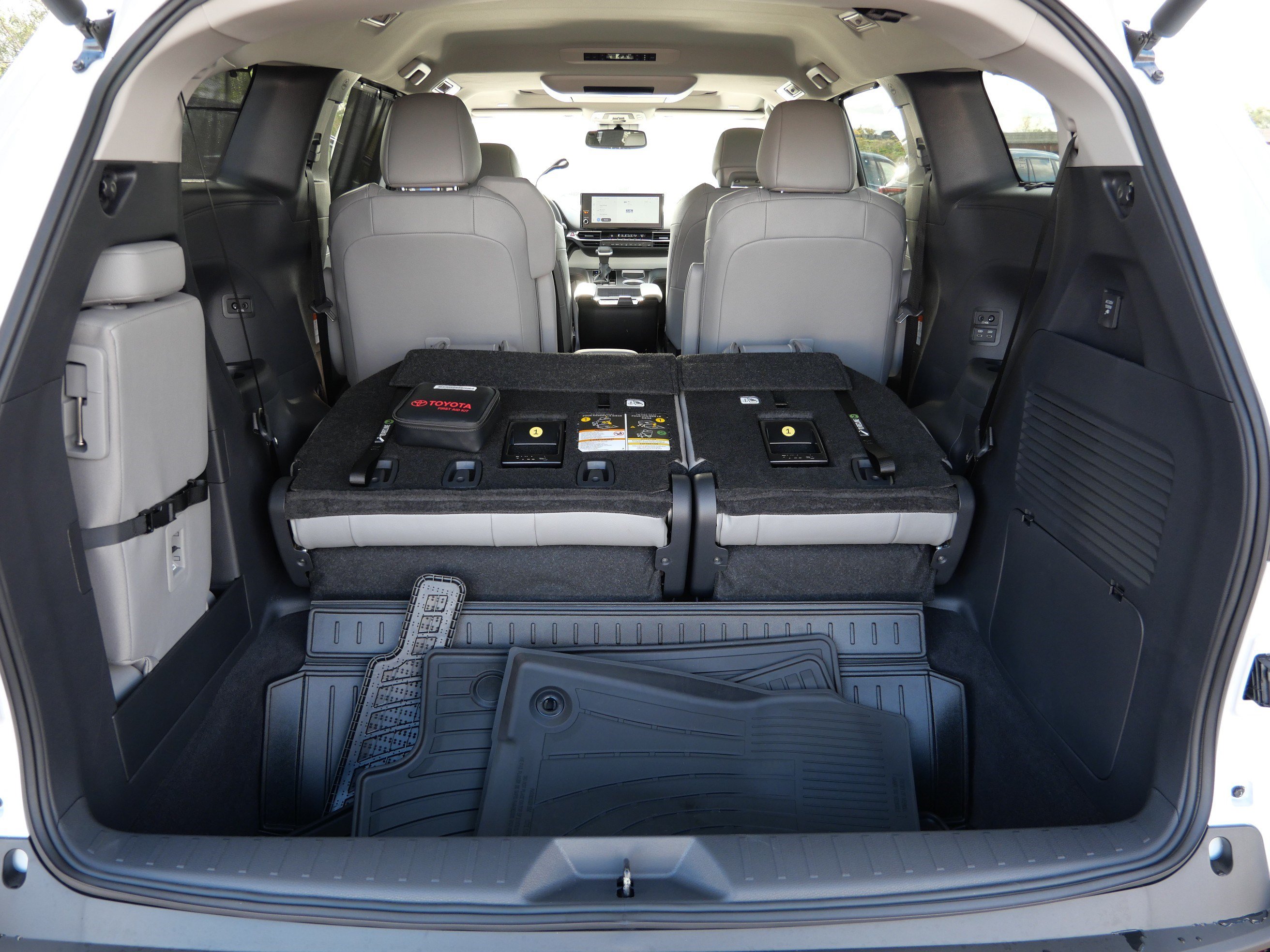 Certified 2026 Toyota Sienna XLE FWD image 18