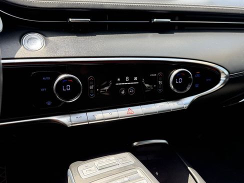 Used 2022 Genesis GV70 3.5T Sport w/ Sport Advanced Package AWD/4WD image 26