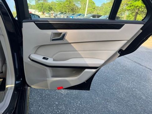 Used 2016 Mercedes-Benz E 350 4MATIC Sedan image 12