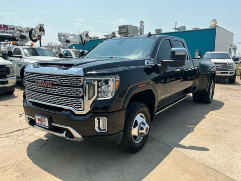 Used 2021 GMC Sierra 3500 Denali w/ Denali Ultimate Package AWD/4WD image 2