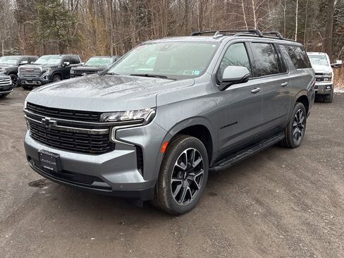 Used 2022 Chevrolet Suburban RST w/ Luxury Package image 2