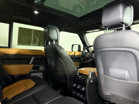 Used 2024 Land Rover Defender 130 X-Dynamic SE AWD/4WD image 32