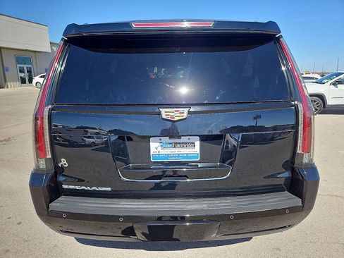 Used 2020 Cadillac Escalade Luxury w/ Escalade Sport Edition image 6