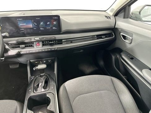 Used 2025 Kia K4 FWD image 25